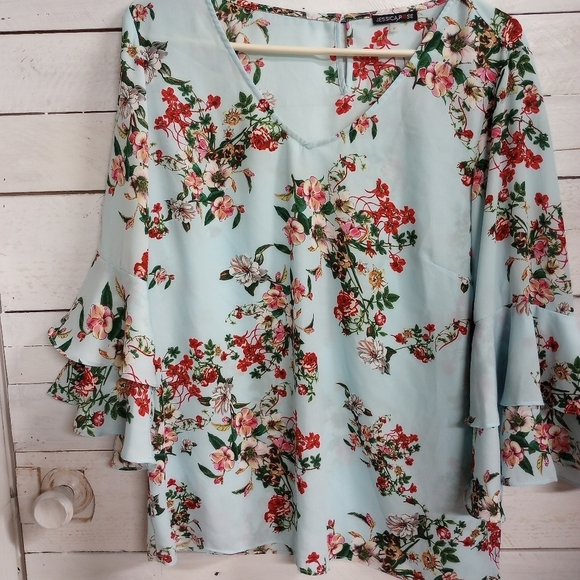 Floral Print Bell Sleeve Top - Picture 4 of 11